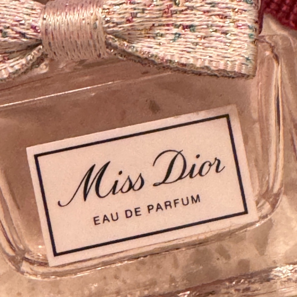 Meet your Posher, Moniegyn